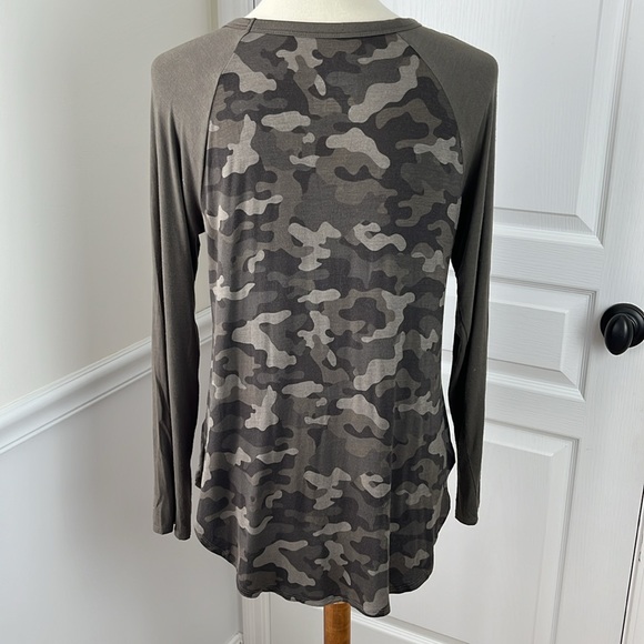 Faded Glory Camo Print Top - Picture 5 of 8